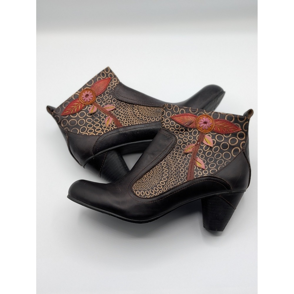 L'Artiste Spring Step Parfum Brown Leather Floral Applique Ankle Boots 41